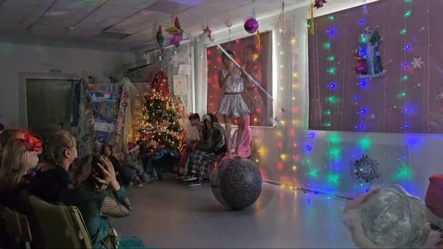 "Новогоднее приключение в Простоквашино" от театрально-цирковой студии "Созвездие"