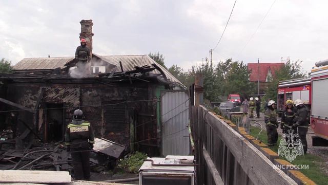 В Абакане сгорел двухквартирный жилой дом