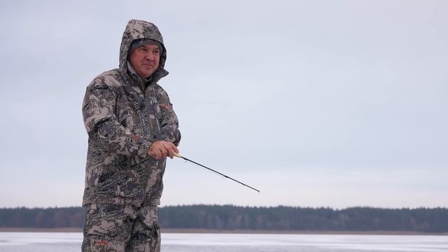 ЗИМНЯЯ РЫБАЛКА + ОКУНЬ НА БАЛАНСИР + ГОТОВИМ БОРЩ НА ЛЬДУ!