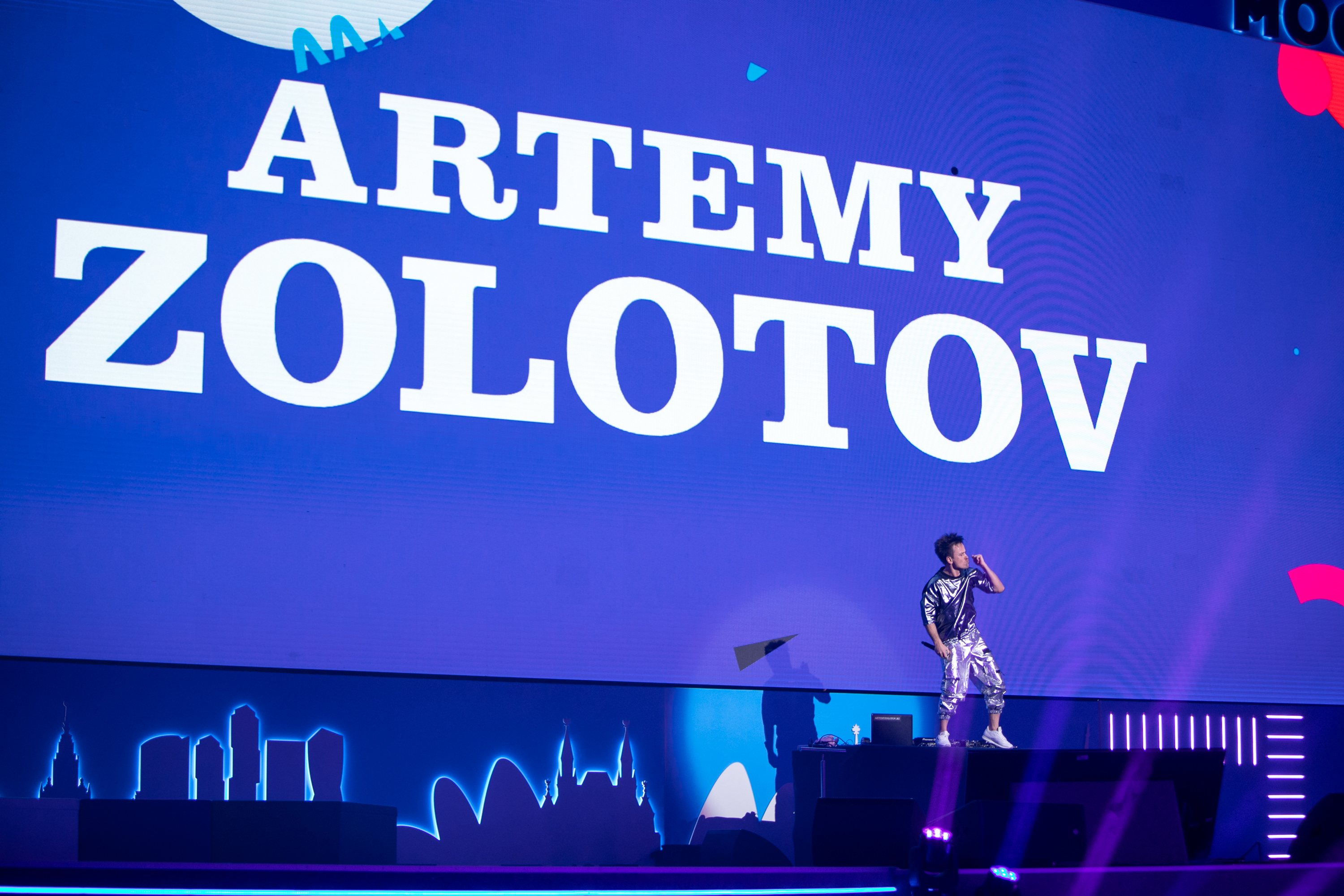 ARTEMY ZOLOTOV DJ MC 
PROMO SHOWREEL 
АРТЕМИЙ ЗОЛОТОВ ДИ-ДЖЕЙ ЭМСИ
ПРОМО ШОУРИЛ ЛАЙВ МОСКВА