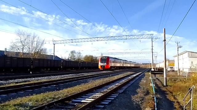 ЭС1П-006. Ласточка. Идёт по 2 пути по станции Голиковка в Псков. Петрозаводск.