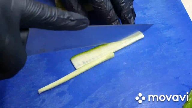 Как подготовить огурцы на суши роллы.How to prepare cucumbers for sushi  rolls.