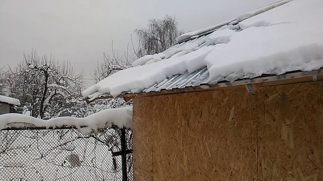 сход снега с крыши