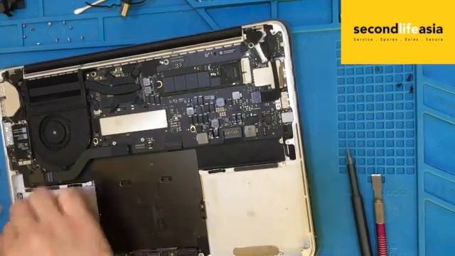 02092022 MacBook Pro 13” A1502 2015 Battery & Speakers Replacement