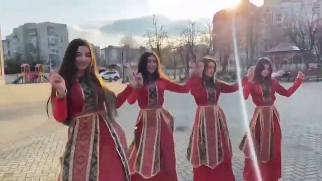 Доча с командой.mp4