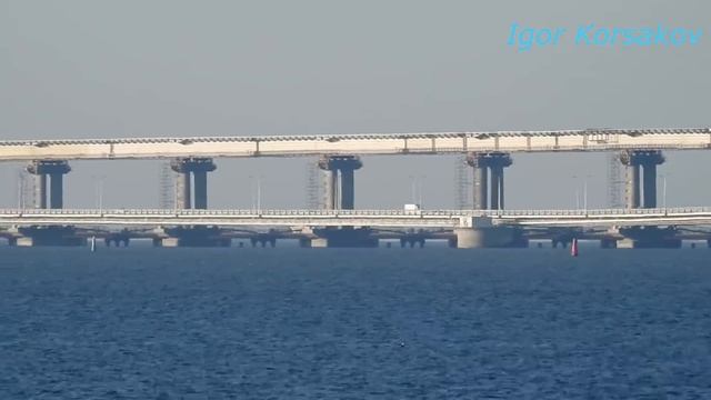 Крымский(август 2018)мост! Фуры гоняют по мосту во всю! Опоры,пролёты Ж/Д моста! Что нового? Обзор!