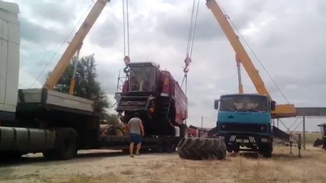Погрузка комбайна полесье GS12 A1 на тралл