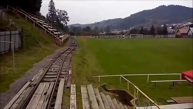 Железная дорога проходит через стадион (Словакия)