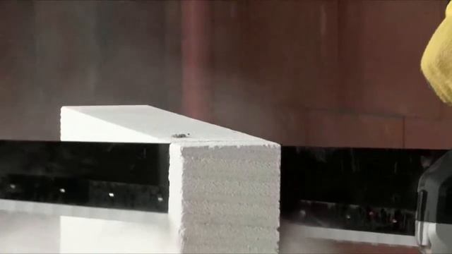 Gázbeton vágása Dewalt Alligator fűrésszel