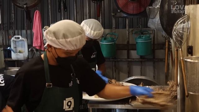 PORCIJA OD 17 KG SVINJETINE! LENG SAAP | Ovo se jede na Tajlandu!