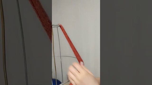 Будущий плетеный абажур на каркасе