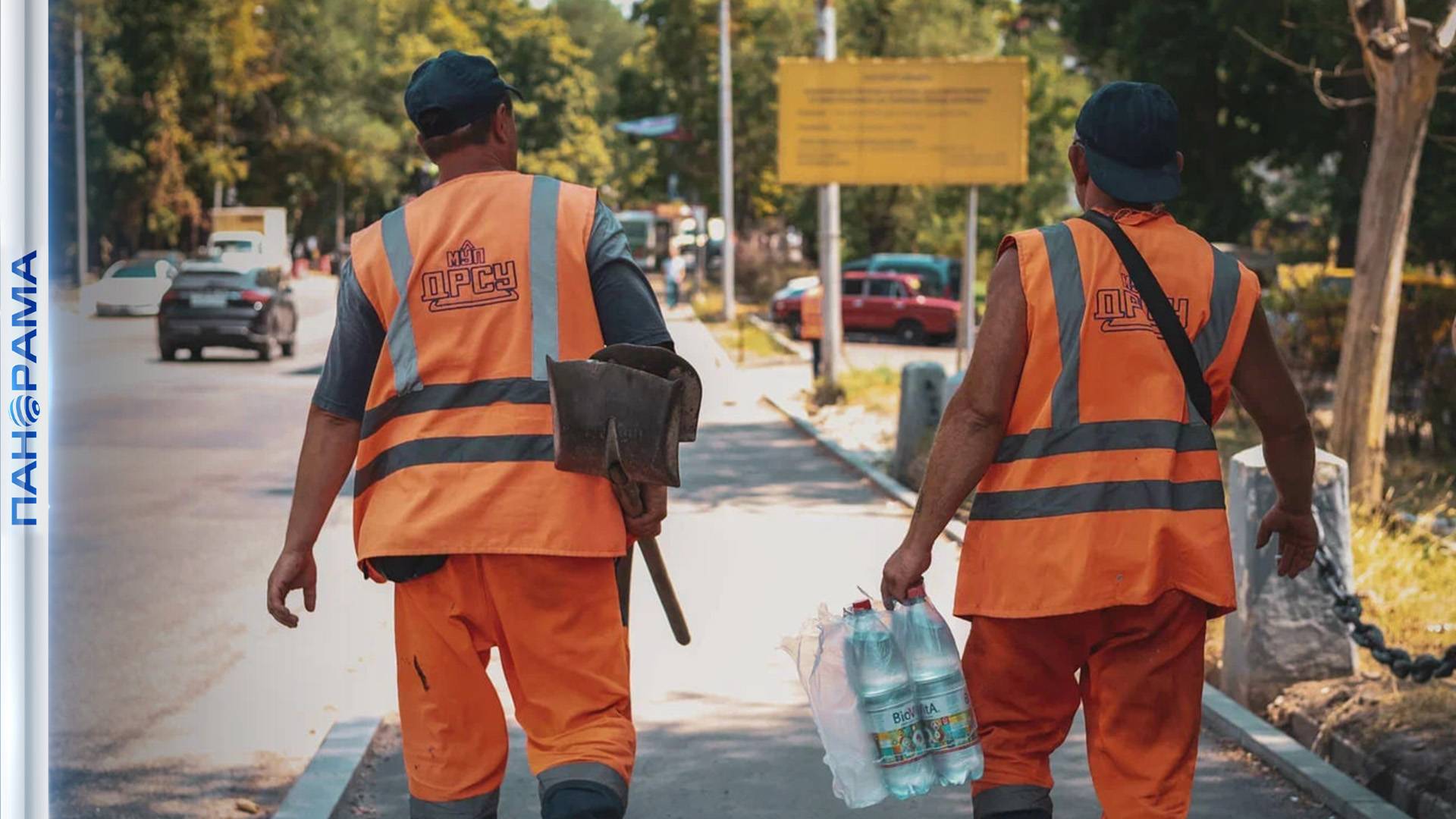 Она работают в аномальную жару: коммунальщикам и строителям волонтёры #МЫВМЕСТЕ раздали бутылки воды