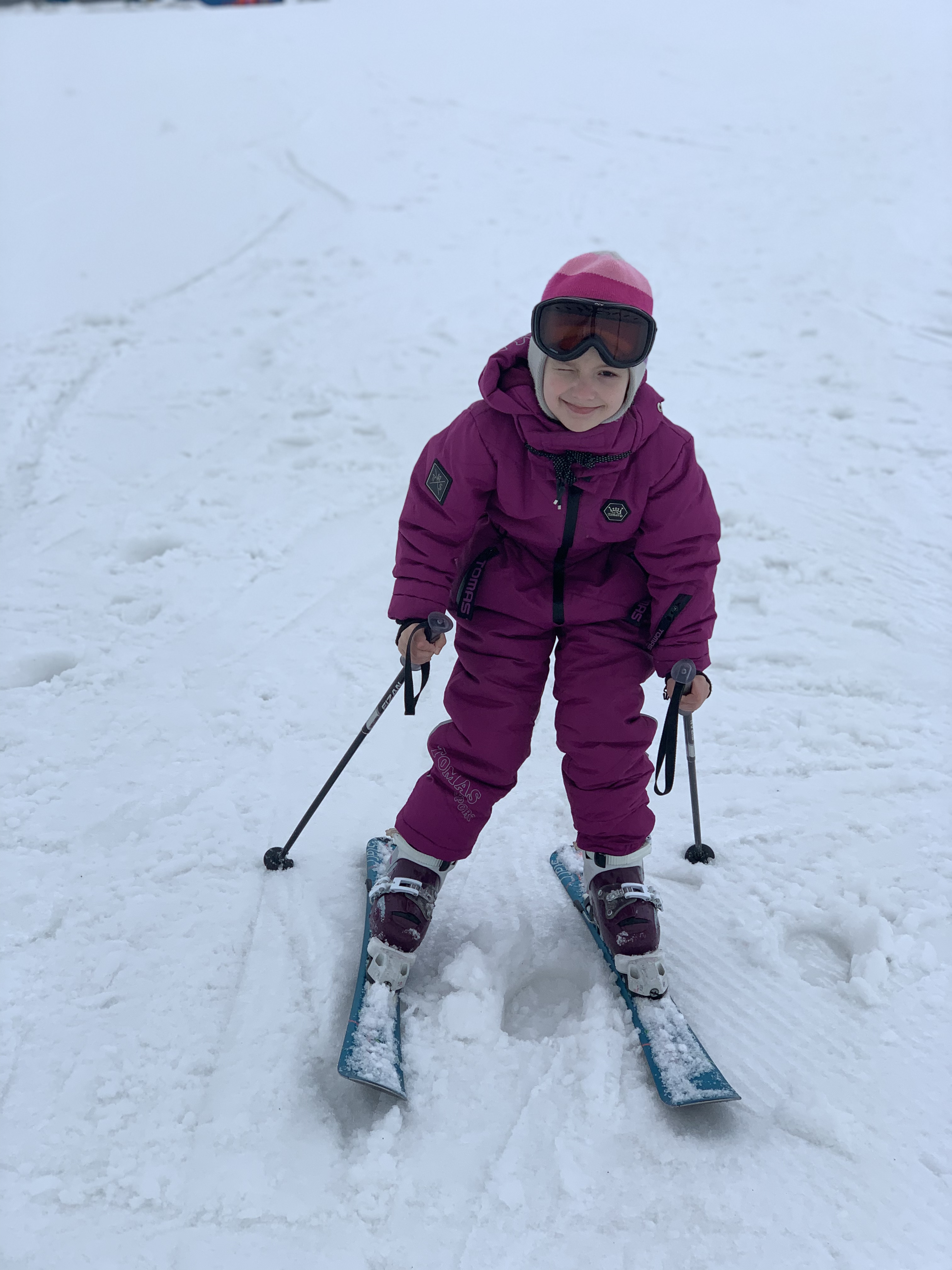Горнолыжный курорт "Большой Вудъявр"
Аделина учится кататься на лыжах!