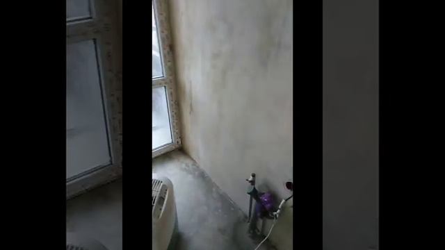 Грунтовка стен или как Коля очень быстро моргает глазами чтобы не носить защитные очки