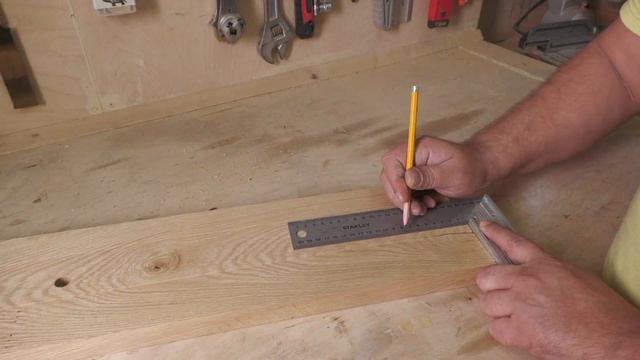 Из двух досок полезная самоделка для гаража и мастерской