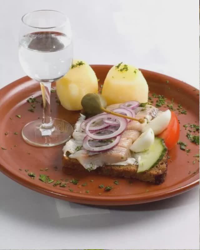Эхъ... Селёдочка🐟... Да под водочку🥂...😋