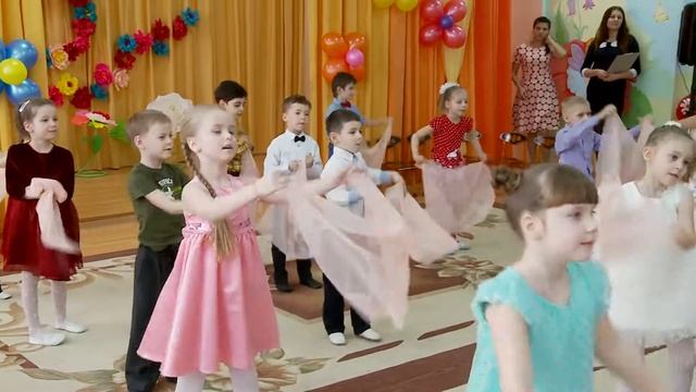 "Танец с шарфами"