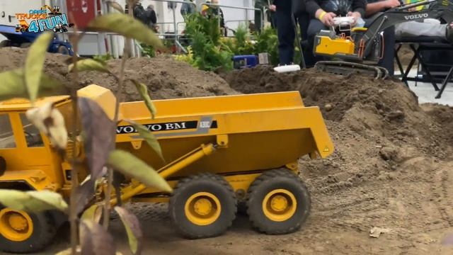 RC Liebherr 944 Excavators and Volvo BM Dump Trucks at Construction Site | Cars Trucks 4 Fun