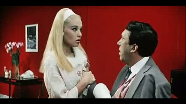 фильм "Бриллиантовая рука" и Ди джей Слон с песней "Как пан Американо"