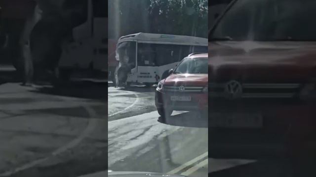 🇷🇺«Ëкарный бабай»: автобус влетел в КамАЗ на трассе в Ленинградской области