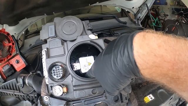 2011 Landrover LR4 Headlight bulbs