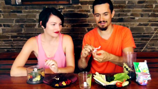 🍹 СУМАШЕДШИЙ SMOOTHIE CHALLENGE ⚡ СМУЗИ ЧЕЛЛЕНДЖ пьём самый отвратительный коктейль ВЫЗОВ ПРИНЯТ