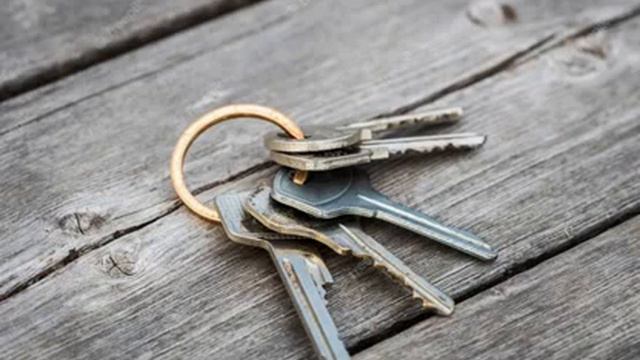 Ритуал - ронять ключи перед выходом из дома