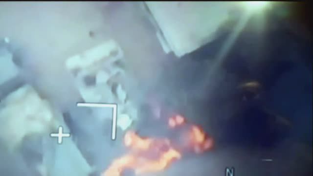 видео удара БПЛА "Ланцет" по заправляющемуся украинскому БТР М-113