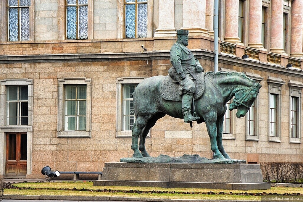 Памятник Александру III-«державному основателю Великого Сибирского пути»
