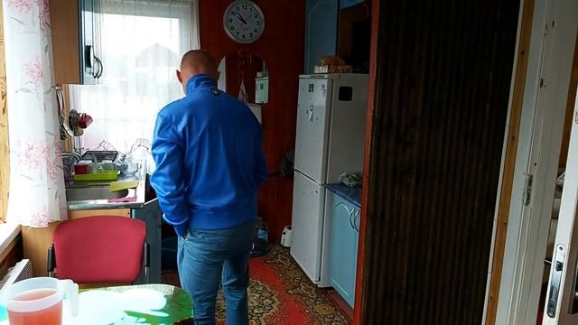 Дези вечно ноет! Что она хочет! Надоедливая собака!