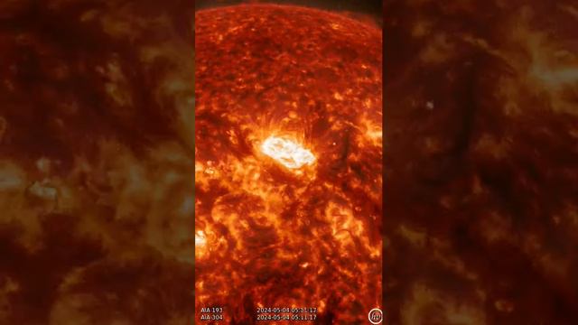 Мощнейшую вспышку на солнце зафиксировали учёные.