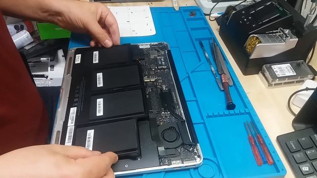 Macbook Air 13 2012 to 2017 A1466 Battery Replacement