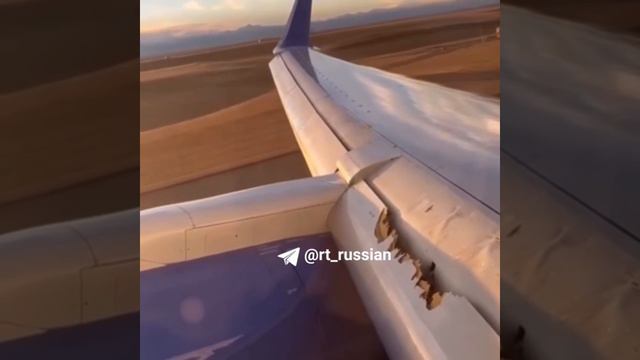 Жуткое зрелище для аэрофобов у пассажирского Boeing 757-200 в полёте оторвался кусок крыла
