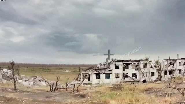 Кадры применения FPV-дрона на оптоволокне.