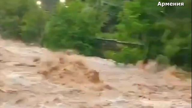 Наводнение-в=Армении разрушило мосты и дороги
