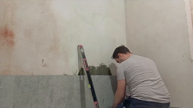 укладываю керамогранит 60х60 на стену