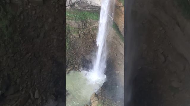 Водопад Тобот у подножья