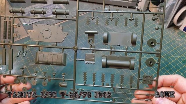 TAMIYA 1/35 RUSSIAN T-34/76 1942