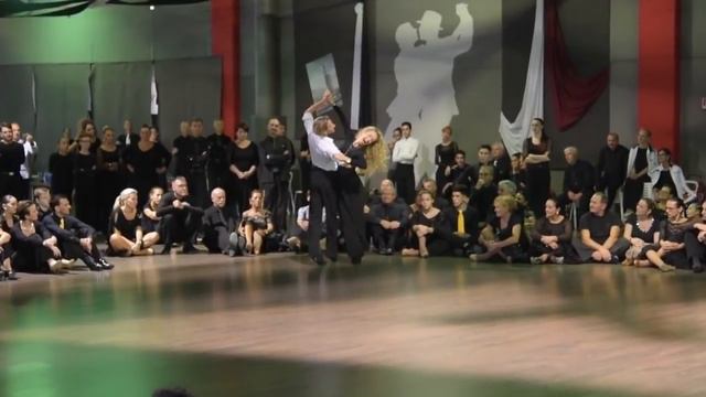 Learn how to dance basic Slow Foxtrot from Mirko Gozzoli and Edita Daniute