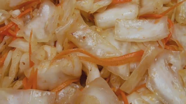Беру кочан капусты и одну морковь. Рецепт очень вкусной капусты по корейски за 10 минут