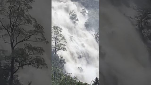 Водопад Лушань в Цзюцзяне, провинция Цзянси