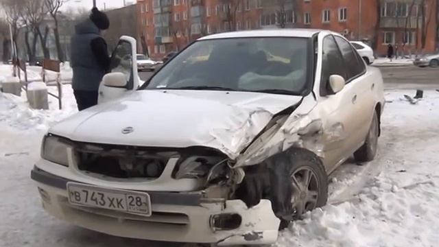 В Благовещенске не разъехались «харриер» и «санни»