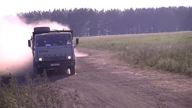 пылит