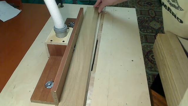 Фрезер Makita RT 0700 CX2 и дисковая пила Makita HS7601K в самодельном столе