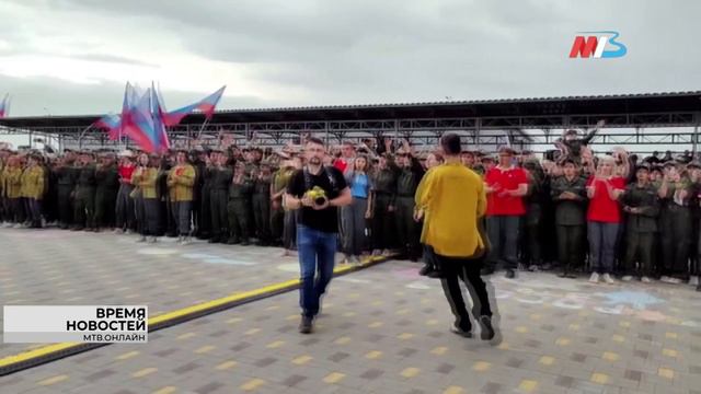 Под Волгоградом певец Денис Майданов выступил для курсантов первой смены «Время героев»