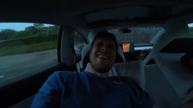 UNE NUIT À 600€ DANS UNE TESLA !