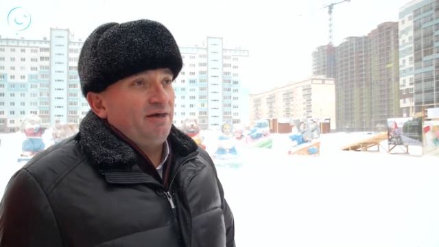 Сказочные звери и горки изо льда. В Новосибирске для взрослых и детей возвели снежные городки