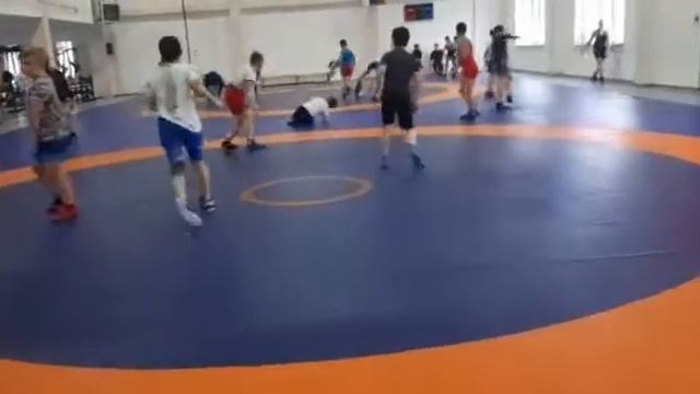 делаем кувырки