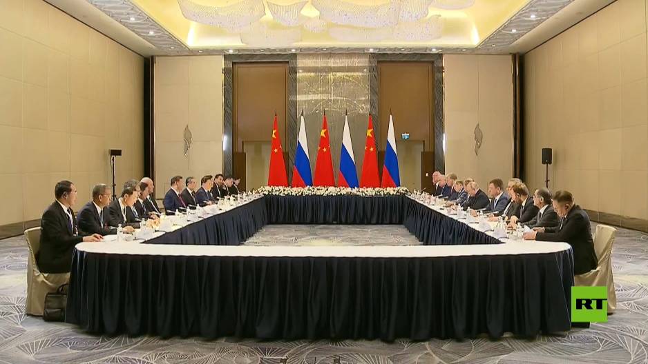 لقاء بين الرئيس بوتين ونظيره الصيني شي جين بينغ على هامش قمة منظمة شنغهاي للتعاون في أستانا