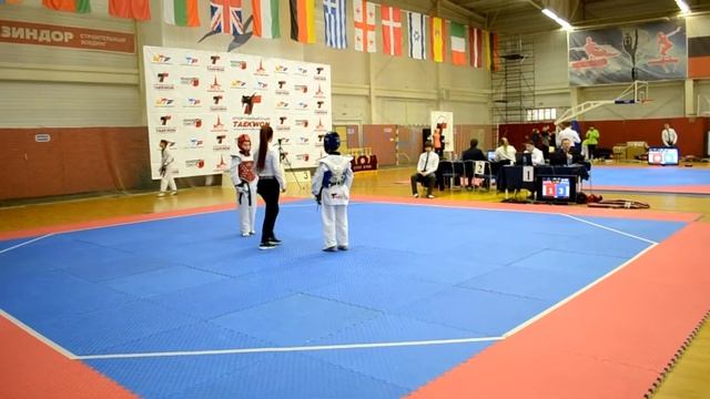 Спортивный бой. Наши спортсмены по пхумсэ не плохо спарингуют.